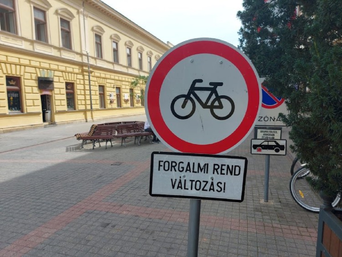 Továbbra is tilos behajtani kerékpárral és rollerrel Nyíregyháza belvárosába
