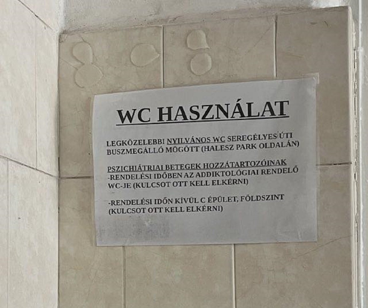 Nyílvános vécébe irányítják a székesfehérvári bőrgyógyászat betegeit