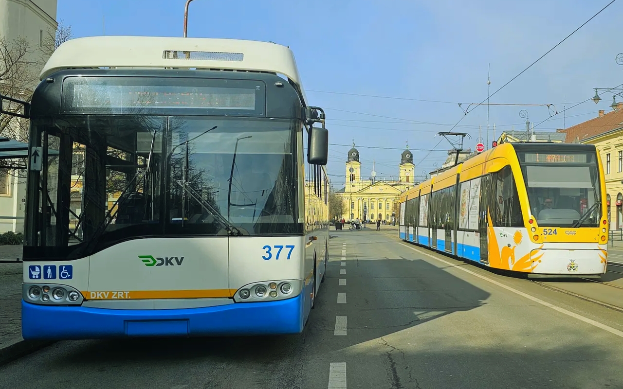 Rásegítő járatokkal segíti a DKV a yoUDay közönségét
