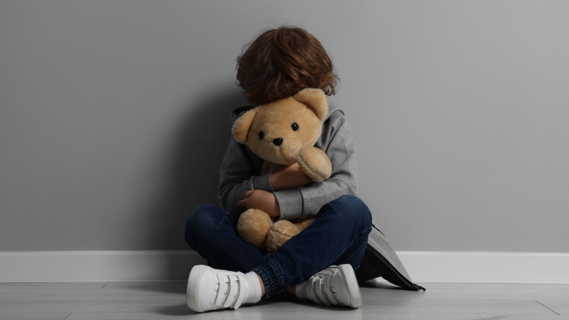 Életveszélyesen megrázta kéthetes csecsemőjét – börtönbe került az anya