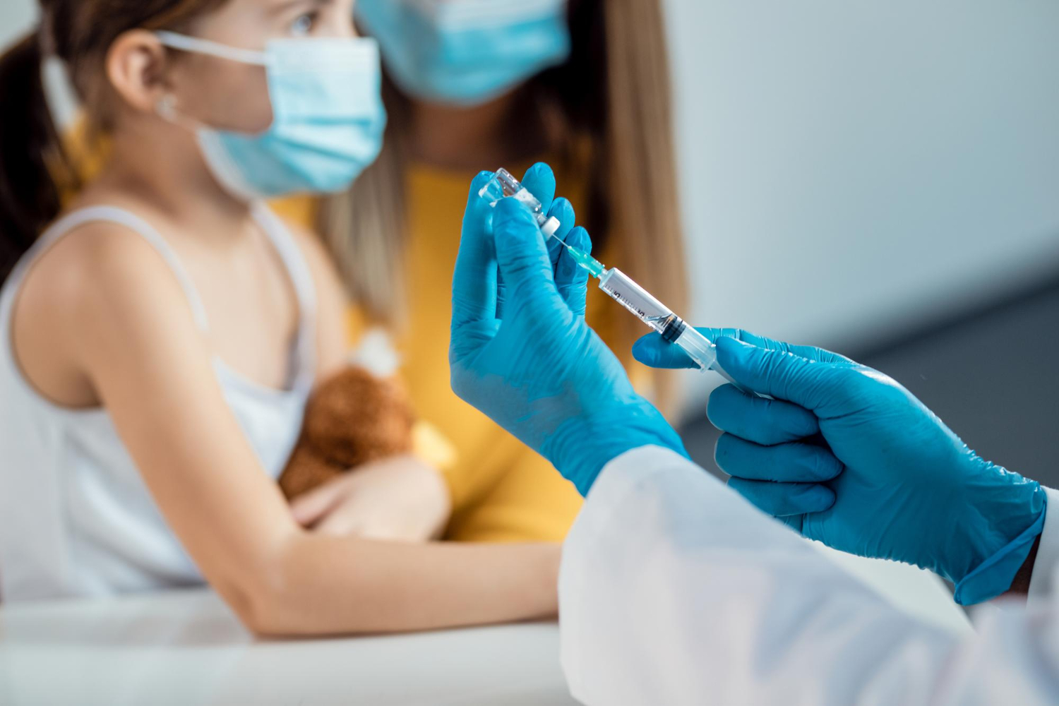 Október végétől jönnek az idei Covid- és influenzaoltások