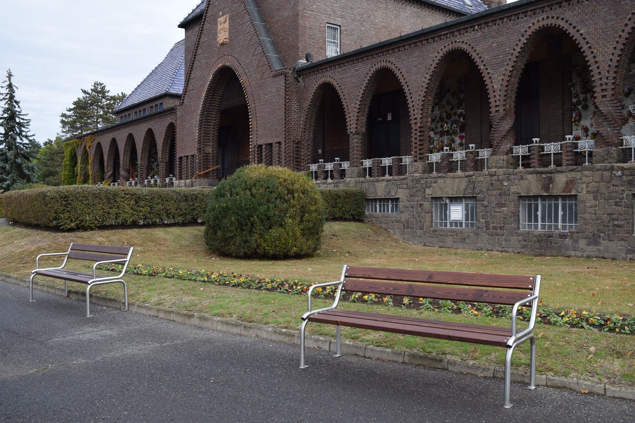 Meghosszabbított nyitvatartással várja a látogatókat a Debreceni Köztemető 