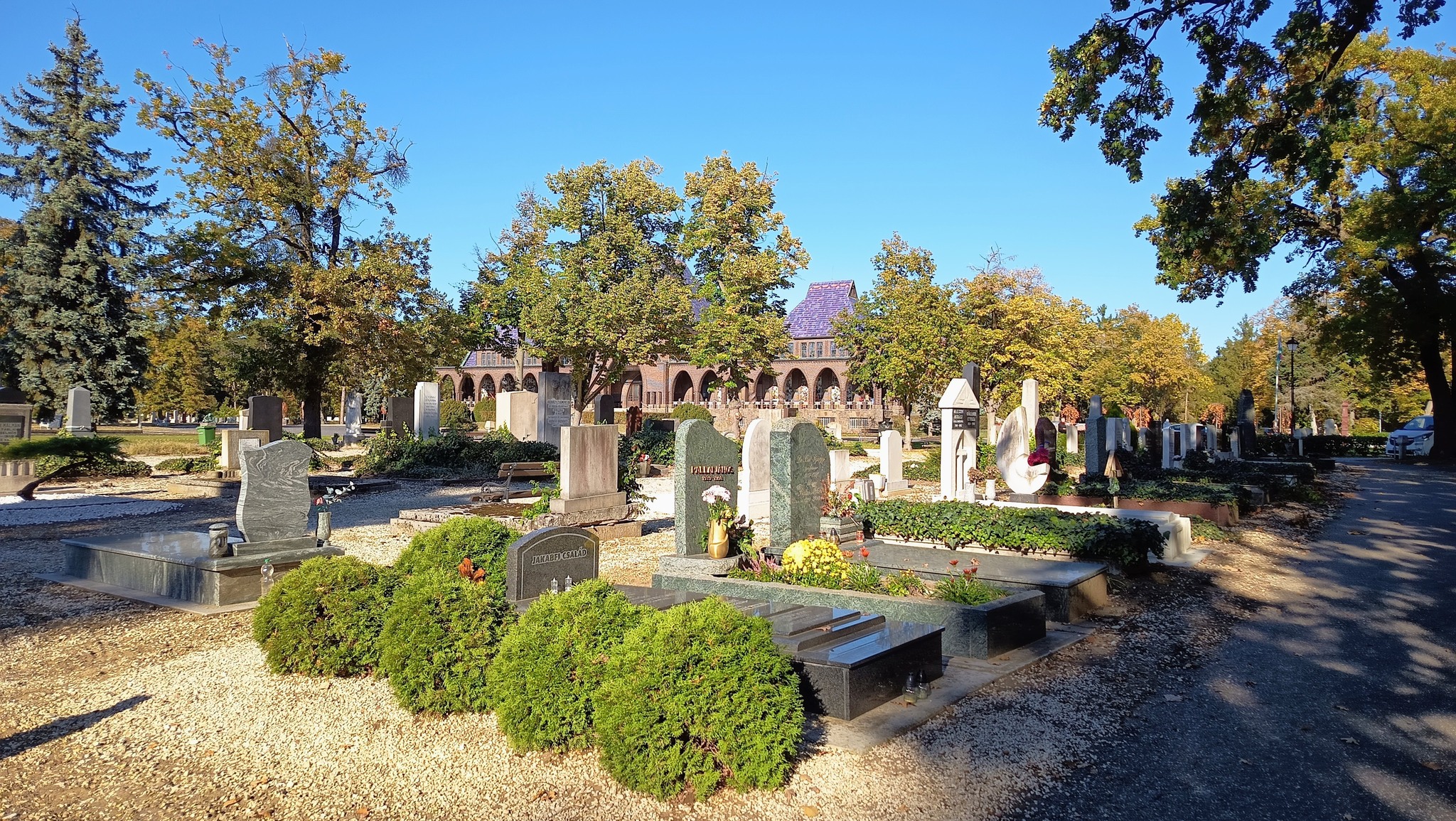 Százezreket várnak a debreceni temetőbe