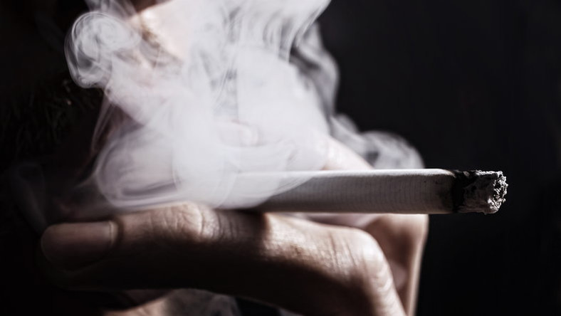 Öt év alatt csupán ötszáz alkalommal bírságoltak dohányzás miatt