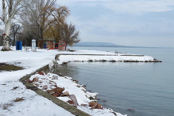 Leeresztik a Balaton víztöbbletét