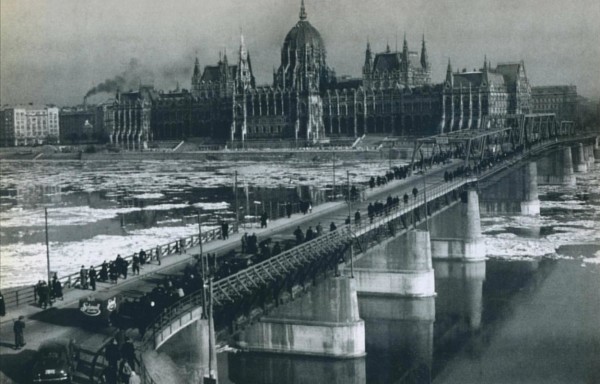 A második világháború budapesti befejezésére emlékeznek ma a fővárosban