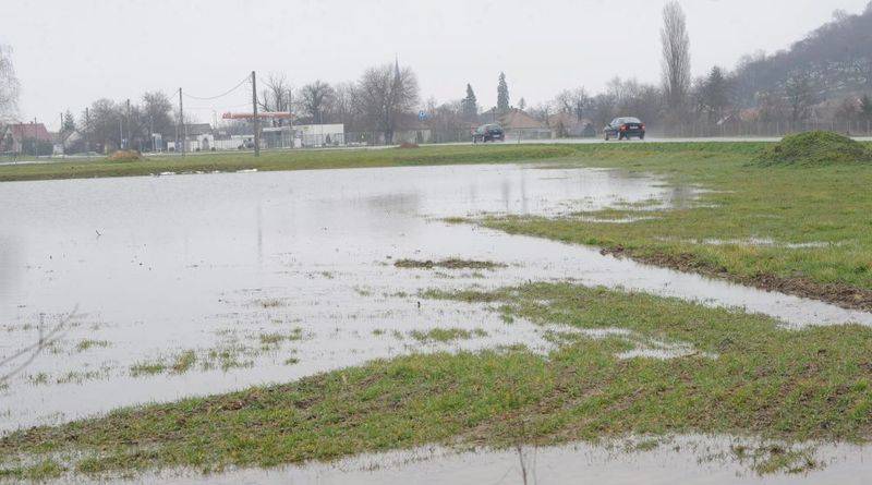 Még mindig gondot okoz a belvíz a földeken