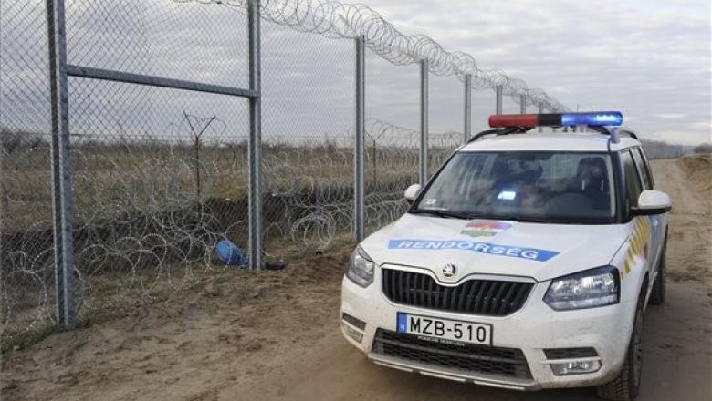 Tizenöt határsértőt tartóztattak föl a hétvégén