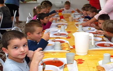 A rászoruló gyermekek idén is kapnak meleg ételt 