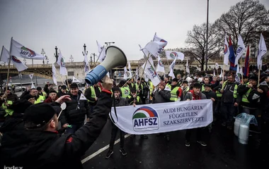 Sztrájkolnak a győri Audiban