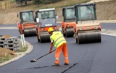 2024-ig mintegy 3200 milliárd forintból fejlesztik az úthálózatot