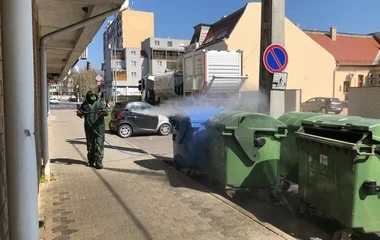 Fertőtlenítik a közterületeken lévő hulladékgyűjtő edényeket