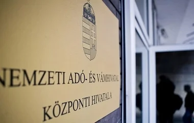 Mintegy félmillió ügyfelének küld postán adószámla-kivonatot a NAV