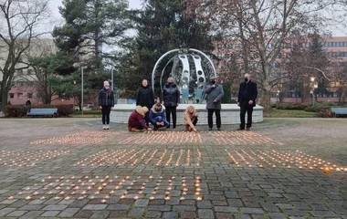 A koronavírus hazai áldozataira emlékeztek a Nyíregyházi Egyetemen