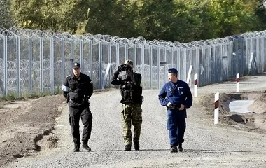 Csaknem háromszáz határsértővel szemben intézkedtek a rendőrök a hétvégén