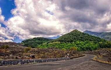 Kitört az Etna, lezárták a szicíliai Catania repülőterét