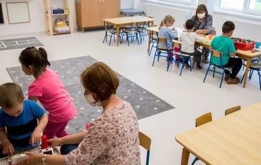 Lesz gyermekfelügyelet hétfőtől a nyíregyházi óvodákban, iskolákban is