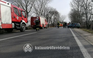 Hármas karambol a 41-es főúton