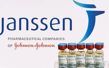 A Johnson & Johnson megkezdte vakcinájának európai szállítását