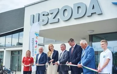 Átadták az új városi uszodát Nyíregyházán