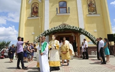 Újraszentelték a felújított görögkatolikus templomot Bökönyben