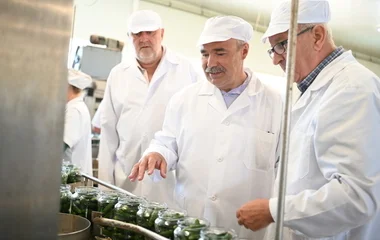 Uborkatermesztőkkel egyeztetett megyénkben az agrárminiszter 