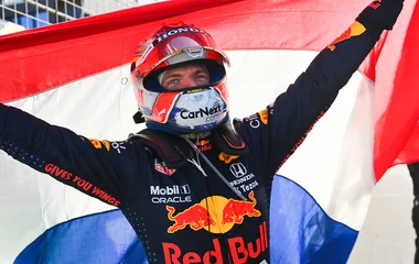 Verstappen győzött és vezet az összetettben