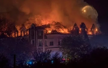 Kigyulladt egy nyíradonyi hotel tetőszerkezete