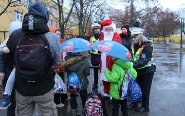 Rendőrmikulások járták a megyét