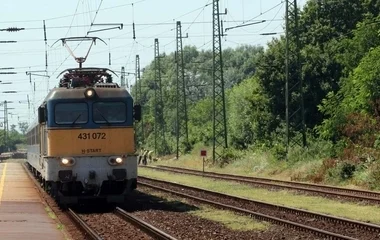 Ünnepi menetrend szerint járnak majd a vonatok és a buszok 