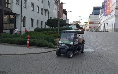 A szabálytalanul parkoló autók számos problémát okoznak Nyíregyházán