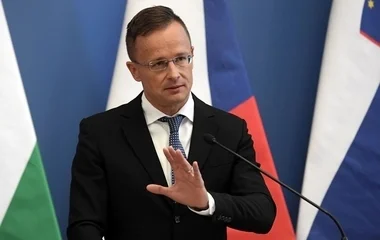 Szijjártó: nem engedélyezzük halált okozó fegyverek átszállítását Magyarország területén