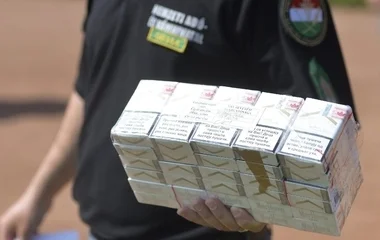 Gumicsónakban csempésztek harminckétmillió forint értékű cigarettát