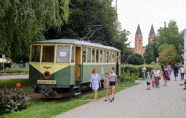 Gyermeknapon is fel lehet szállni majd a villamosra