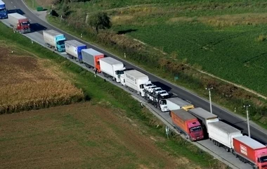 Éjszakára szabad az út a kamionok előtt a hosszú hétvégén