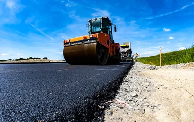 A tervezett útfelújítások felével már végzett a Magyar Közút