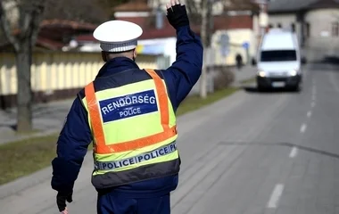 A rendőrök fokozott közúti ellenőrzéseket tartanak 