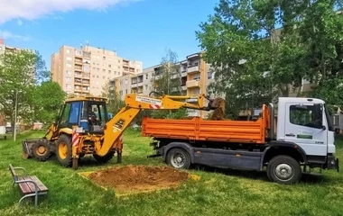 Friss földet kapnak a játszóterek homokozói