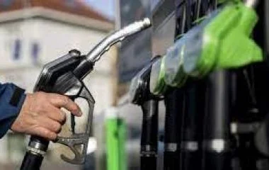 Pénteken csökken a benzin ára