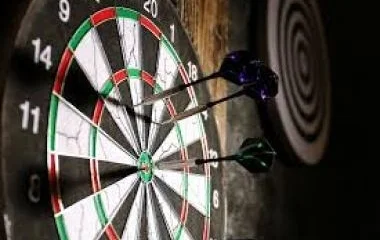 2026-ig biztosan eljönnek Budapestre a darts nagyágyúi