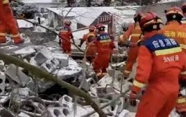 Több tucat embert temetett maga alá egy földcsuszamlás Kínában
