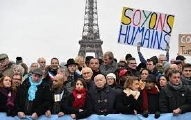 Franciaországban tízezrek tüntettek az új bevándorlási törvény ellen