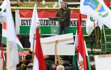 Magyar gazdák demonstráltak a záhonyi határátkelőnél