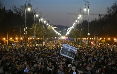 A gyermekek védelméért demonstráltak Budapesten