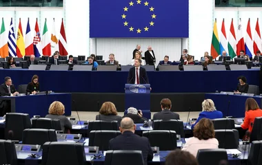 Az EP-képviselők perre készülnek az Európai Bizottság ellen