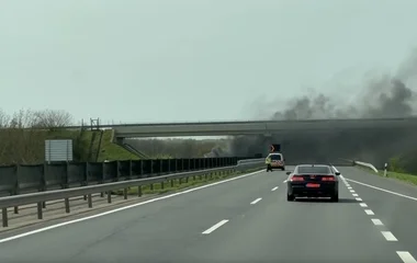 Kiégett egy autó az M3-ason