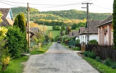 Falusi utak, járdák, hidak felújítására lehet pályázni