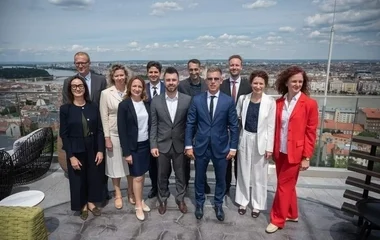 Az Európai Néppárt EP-frakciója felvette soraiba a Tisza Pártot