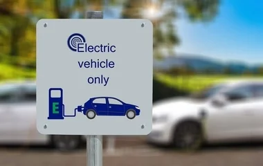 Zöld rendszámot szeptembertől csak a tisztán elektromos gépjárművek kaphatnak