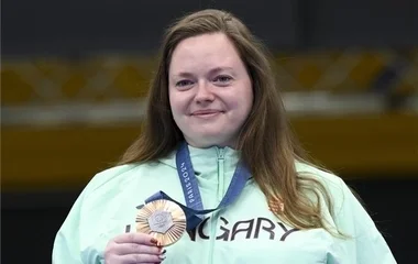 Major Veronika bronzérmes női sportpisztolyban